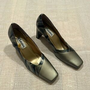 Statutes Women’s Unique Style Heels Grey Design Size 7 Great condition
